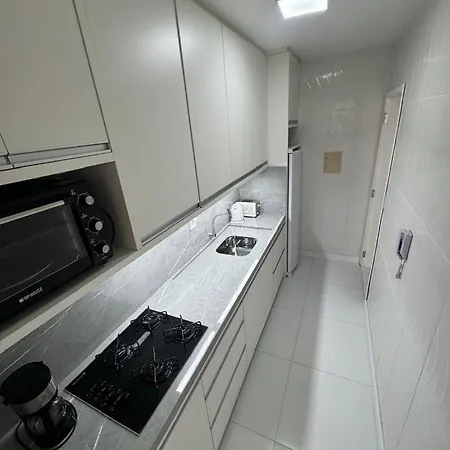 Apartamento Remodelado Novo A Cuadra Del Mar,Patio Privado Parking Para Auto Pequeno-Medio Balneario Camboriu Exterior photo