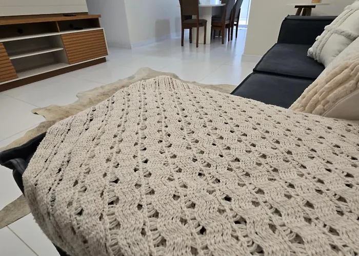 Apartamento Remodelado Novo A Cuadra Del Mar,Patio Privado Parking Para Auto Pequeno-Medio